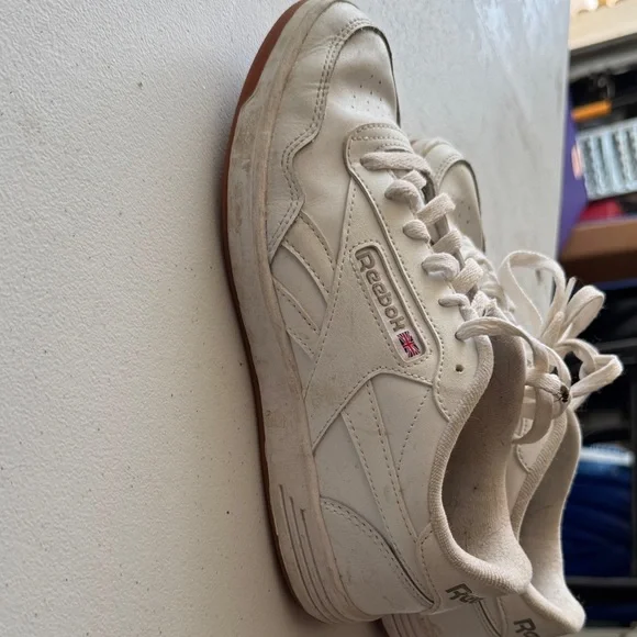 Reebok White Athletic Shoes - Picture 2 of 3